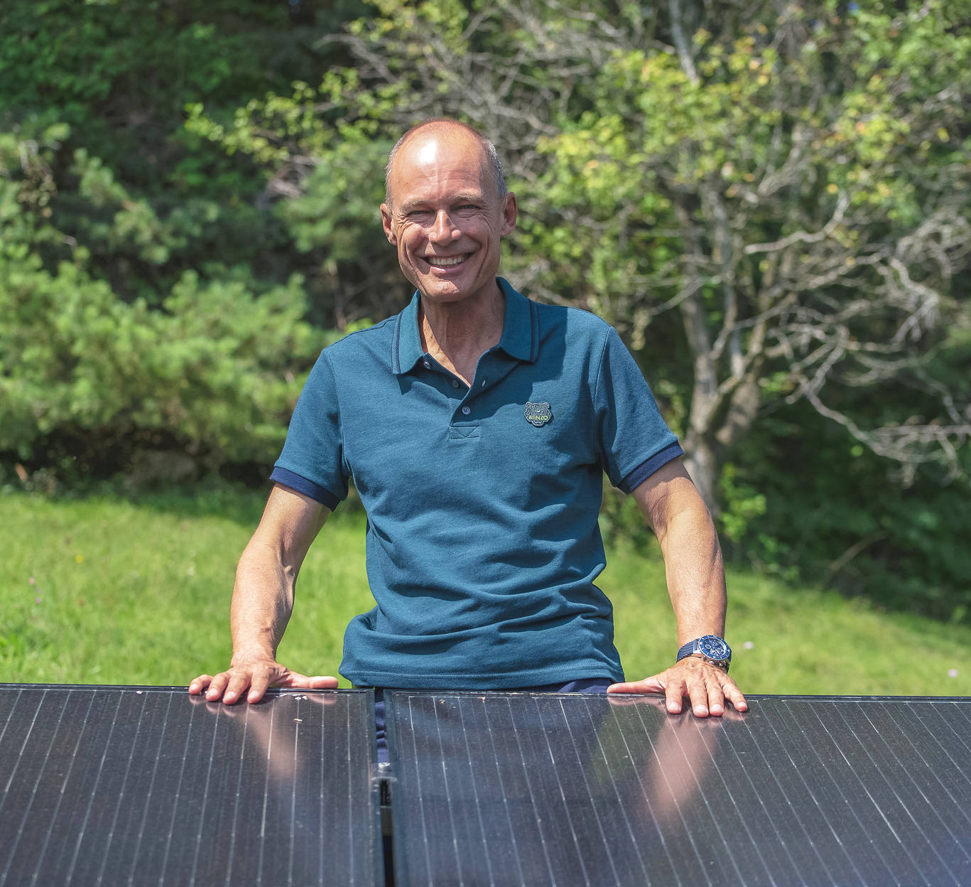 BP devant sa centrale solaire